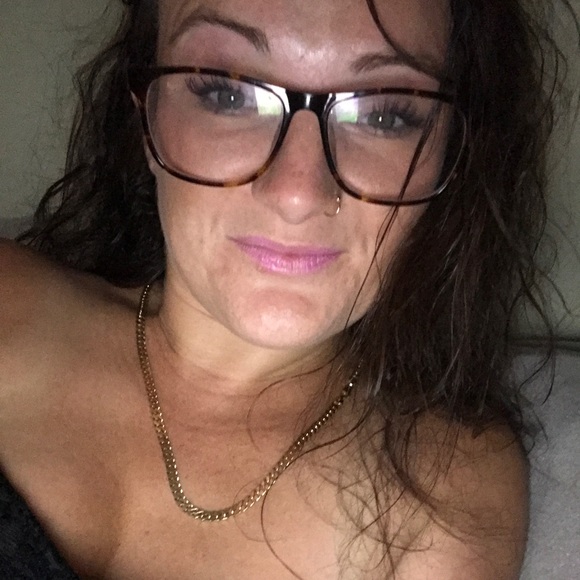 Meet your Posher, Caitlyn - Picture 4 of 6